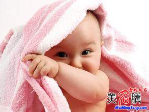 怎么給羊?qū)殞毴⌒∶? /></a>    小名，又稱“乳名”，一般是指嬰兒初生時(shí)長輩所取的非正式的名字，與學(xué)名不同，意思簡單，瑯瑯上口，只要好聽、易記、叫起來順口就行。對家人來說，更愿意用小名來稱呼自己的...</div>
							        <div style="height:5px; font-size:5px"></div>
							        <hr width="99%" style="text-align:center; border-style:dotted; border-width:0px; height:1px;" />
							        <div style="height:5px; font-size:5px"></div>
							    </div>
						        </td>
	</tr><tr style="border-width:0px;">
		<td valign="top">
						        <div style="padding-left:3px; padding-right:3px;line-height:180%">
							         <h3 style="padding:0px;margin:0px;display:inline;"><a id="ctl00_ContentPlaceHolder1_ShowMore1_dgNews_ctl07_HyperLink1" class="headline" href="/yang/s.aspx?newsid=3918" target="_blank">2015羊?qū)殞毱鹈?五行為木的起名用字</a></h3>
							         <span id="ctl00_ContentPlaceHolder1_ShowMore1_dgNews_ctl07_Label1" style="color:Green;font-size:10pt;">2015/4/16 15:59:04</span>
							          <span style="color:Red;font-size:8pt;"></span>
							        <br />
							        <div style="padding-top:1px; width:95%; padding-left:8px; line-height:180%;color:#2f2f2f;font-size:14px;" ><a href=